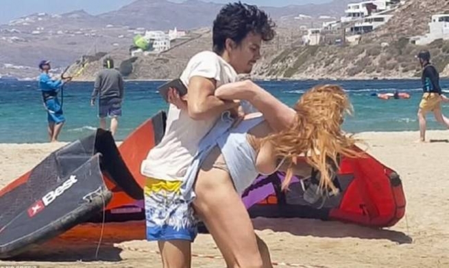 Актриса Линдси Лохан и ее избранник российский бизнесмен Егор Тарабасов подрались на пляже в Греции
