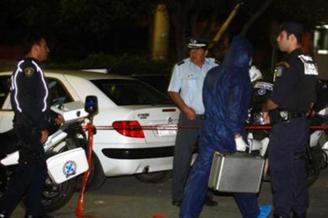Греческая полиция обезвредила взрывное устройство, оставленное у здания Налоговой