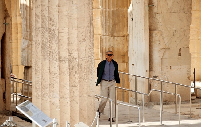 Обама в гордом одиночестве посетил афинские достопримечательности
