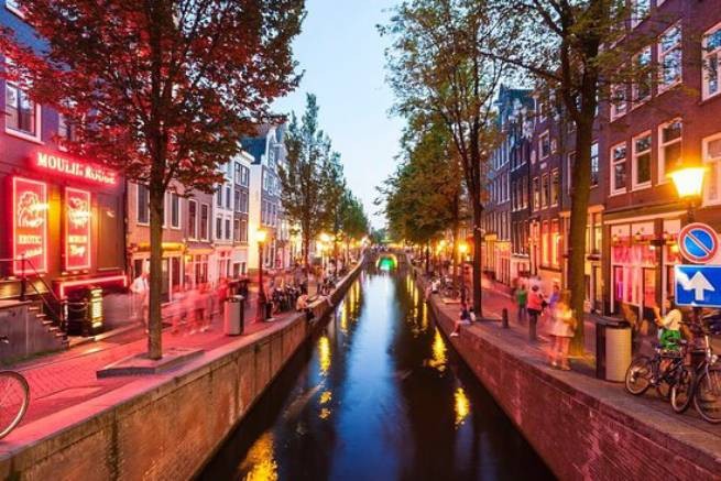 Держитесь подальше от Амстердама, предупреждают власти города