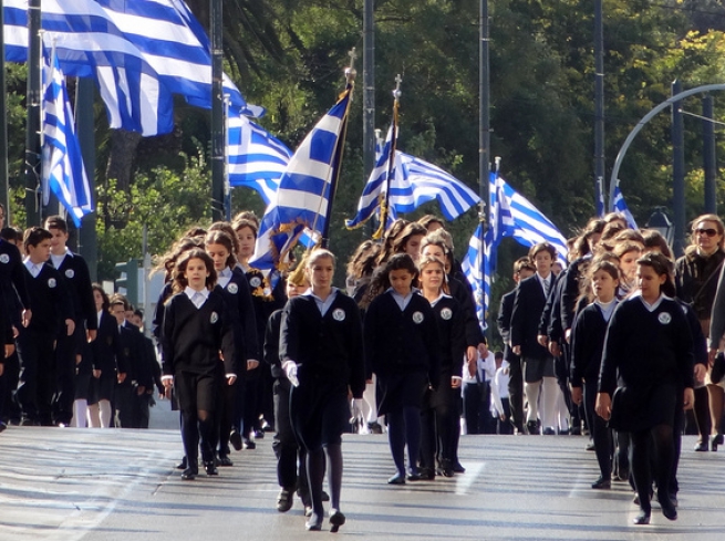 В параде 28 октября в день ΟΧΙ смогут участвовать только богатые ученики