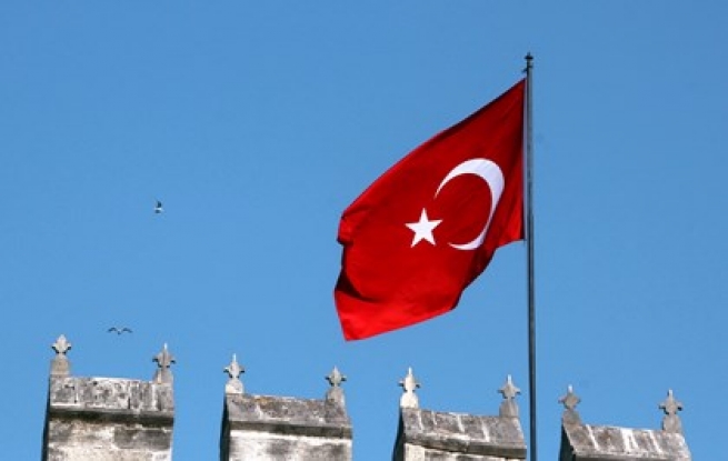 В турецкое консульство в Салониках бросили "коктейли Молотова"