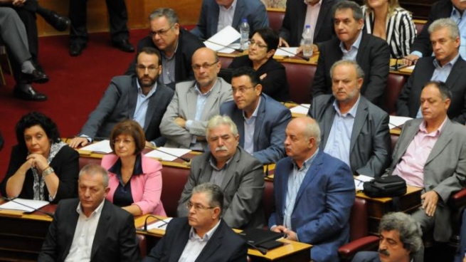 На фото: Парламентская группа КПГ / фото 902.gr