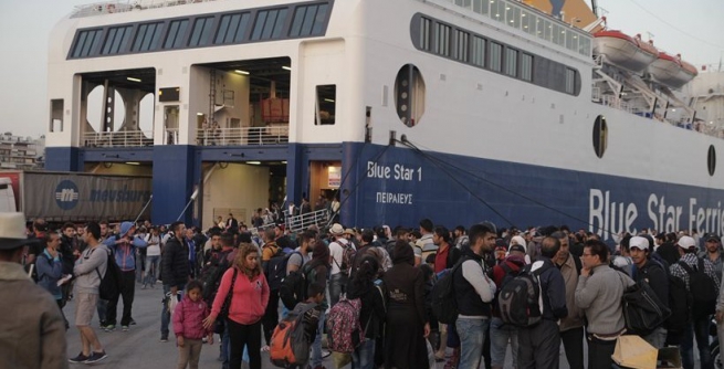 Мигрантский кризис: Волна беженцев прибыла в Афины
