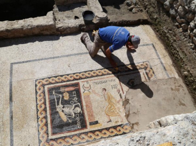 Редкую древнегреческую мозаику обнаружили в Турции