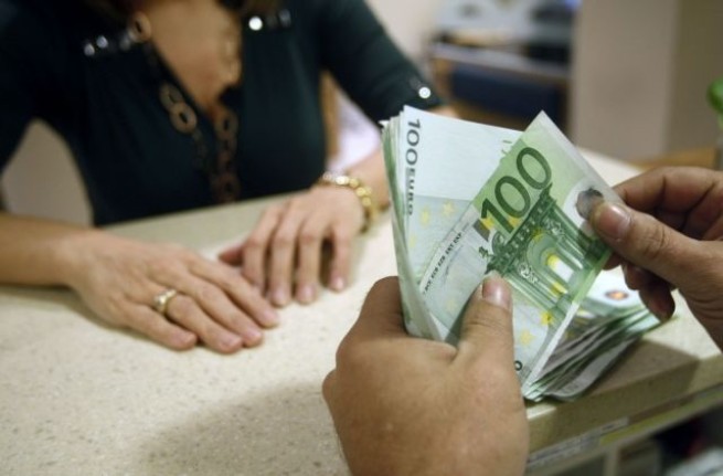 Греки стали больше откладывать денег "на черный день"