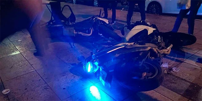 Инциденты на площади Виктория: анархисты избили полицейских и сломали их мотоциклы