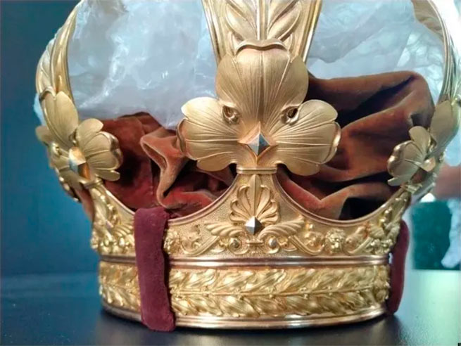La couronne et le sceptre du roi Othon 1er retrouvés en bon état en Grèce :  ces joyaux confectionnés à Paris avaient disparu de la circulation