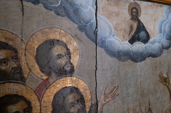 Икона "Собор Двенадцати апостолов" предположительно попала в монастырь с русского корабля. 