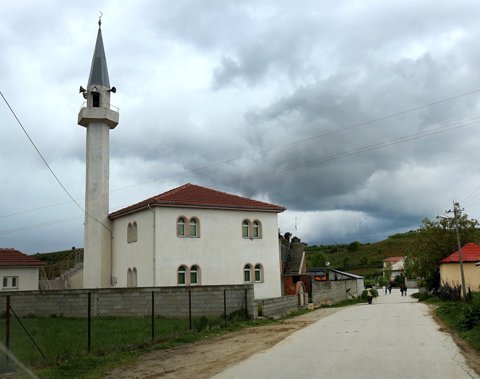 © AFP 2017 / Gent Shkullaku Мечеть недалеко от города Поградец, Албания