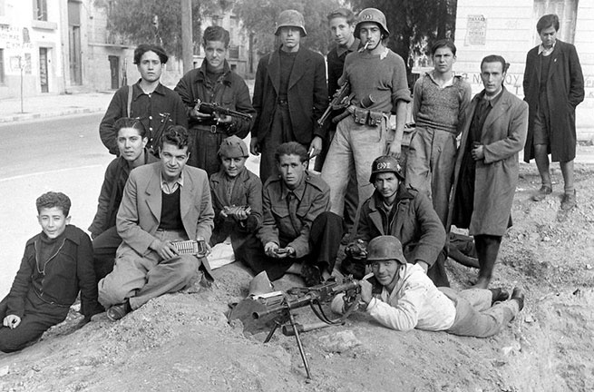 Бойцы ЭЛАС в Афинах, декабрь 1944 года