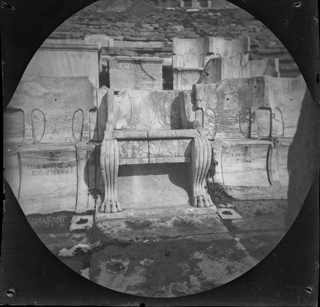 Кресло второго мужа богини Ариадны.