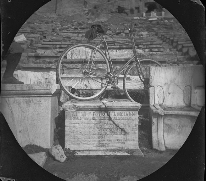 Велосипед Уильяма Захтбелена в ложе Адриана.