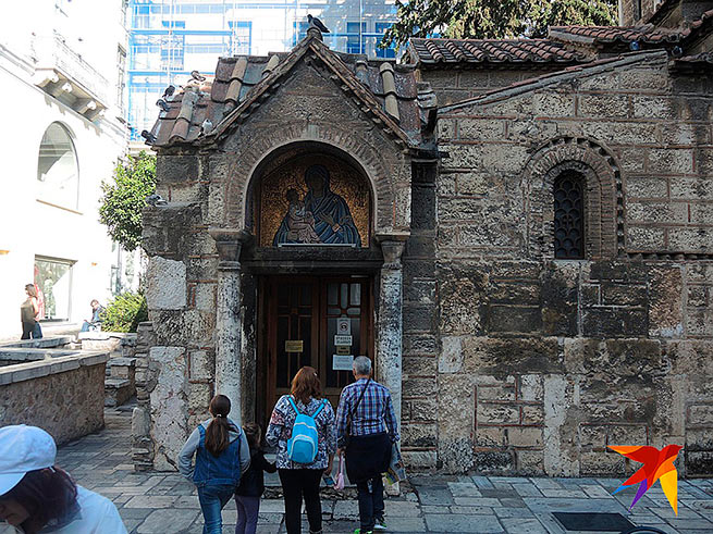 Необычность греческих церквей всего привлекает туристов