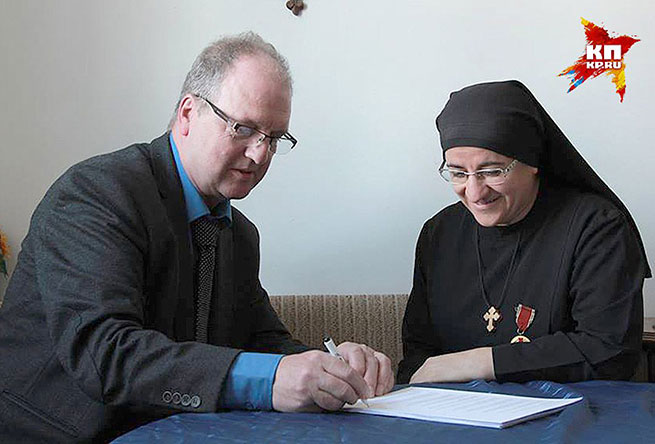 Ханс Эрлинг Йенсен и сестра Хатун Доган вместе работают в фонде, который спасает христиан на Ближнем Востоке. Фото: Дарья АСЛАМОВА