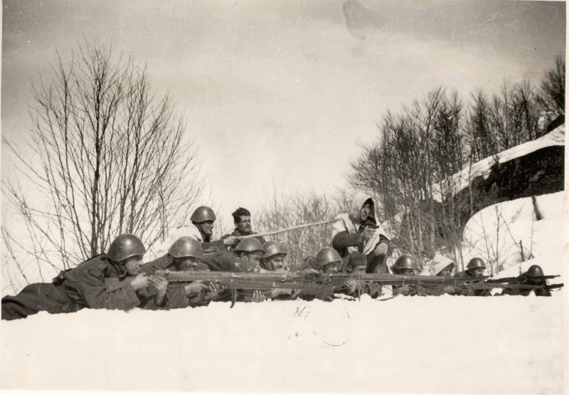 Греческие солдаты во время итальянского весеннего наступления, март 1941 г.