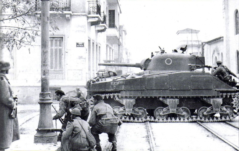 Британские танки в Афинах, декабрь 1944. 