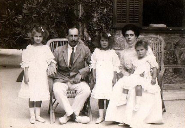 Николай, Елена и три их дочери, 1908. Фото: Commons.wikimedia.org