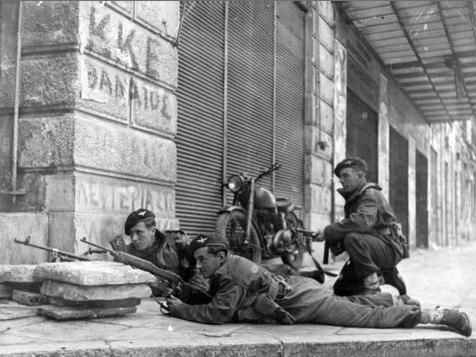 Английские солдаты в Афинах ведут бой с ЭЛАС, 1945 год
