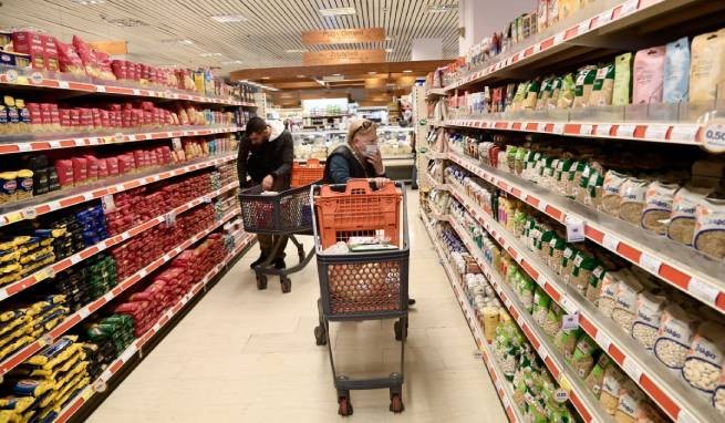 Пособие на продукты в размере 10% от суммы покупок в 2023 году смогут получить 8,5 млн граждан Греции