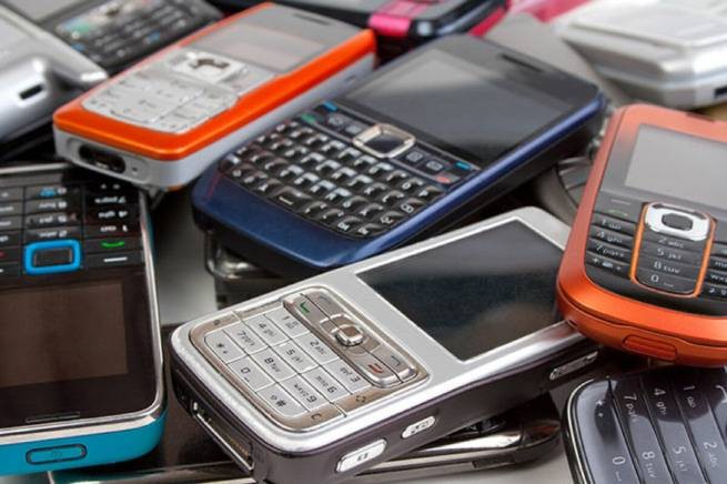 Вперед в прошлое: россияне активно покупают кнопочные телефоны