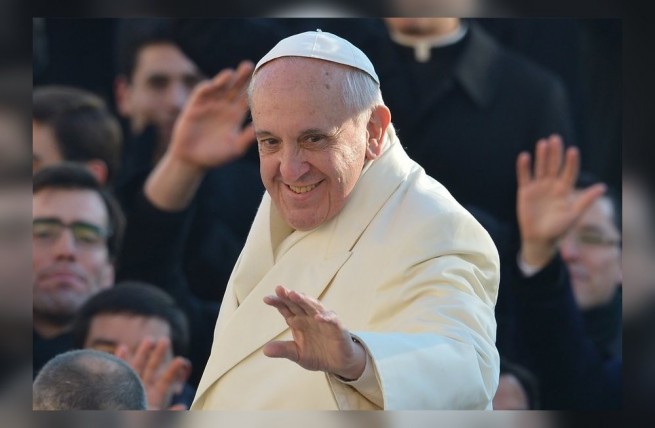 Папа Римский пожертвовал греческим беженцам 100.000 евро