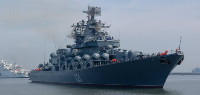 «Вторжение» ракетного крейсера по случаю празднования «Русской недели»