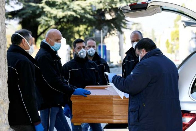 Коронавирус в Италии: тысячи новых заболевших, 475 умерших в течение последних 24 часов