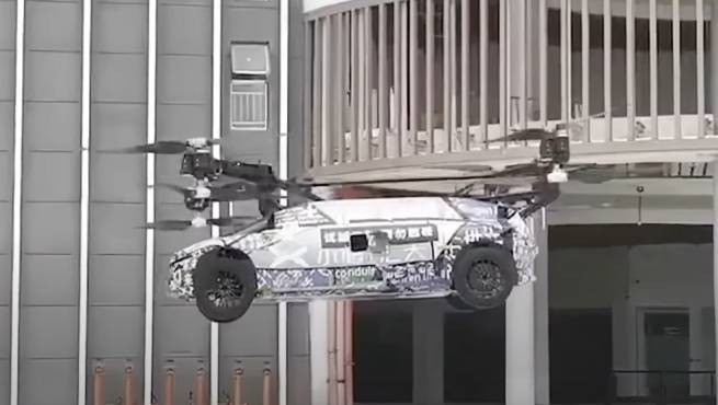 Новый китайский прототип «летающего автомобиля» похож на Hummer с пропеллерами (видео)