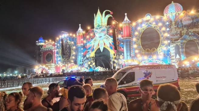 На фестивале в Испании рухнула сцена, десятки пострадавших и погибший
