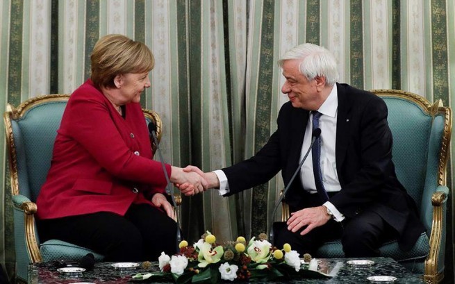 Прокопис Павлопулос на встрече с канцлером Германии Ангелой Меркель в Президентском дворце. 
