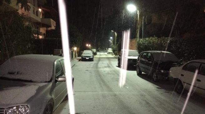 Снег в центре Афин (фото-видео)