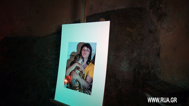 В Афинских катакомбах прошла выставка "Донбасс, катакомбы 21-го века"