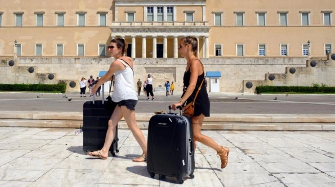«Паспорт здоровья» потребуют от иностранных туристов, посещающих Грецию в летний сезон