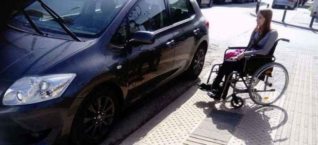 Греческие водители игнорируют пандусы для инвалидов