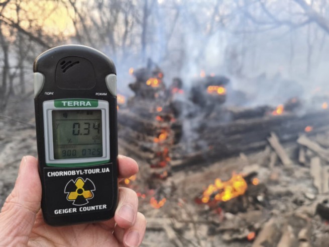Пожар в Чернобыле грозит миру распространением радиации