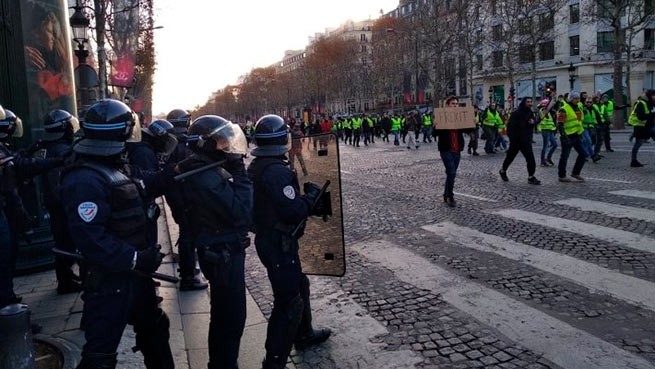 «Франция в ярости»: во Франции проходит восьмая акция протестов «жёлтых жилетов»