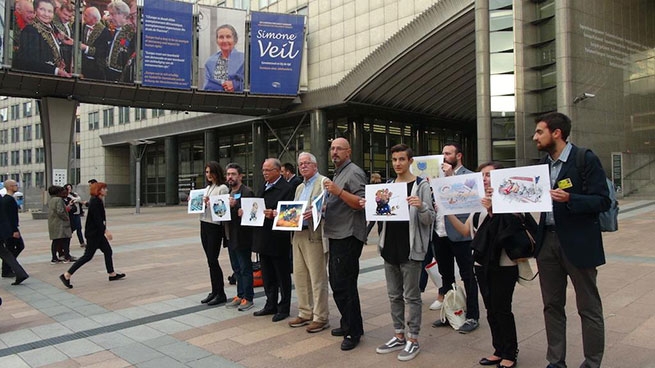 Евродепутаты провели акцию протеста цензуры в Европарламенте