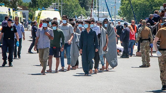 Почти 100 мигрантов спасены у греческих берегов