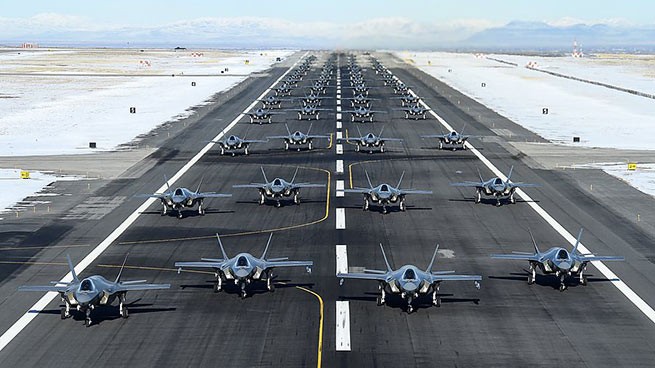 Истребители F-35 Фото 419-го истребительного крыла ВВС США