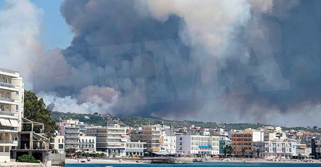 Пожар в Лутраки: эвакуация из Каламаки и Истмии, закрыта трасса Олимпия