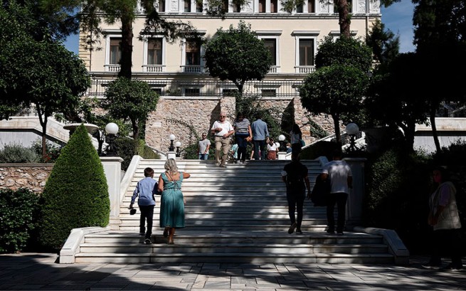 Сад президентского дворца вновь открылся для публики