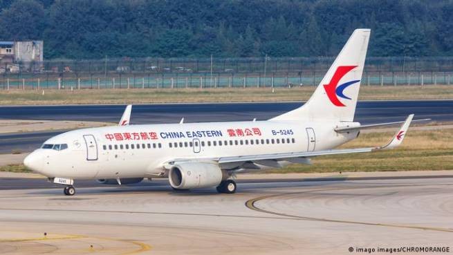 В Китае потерпел крушение Boeing 737. На борту находились 133 человека