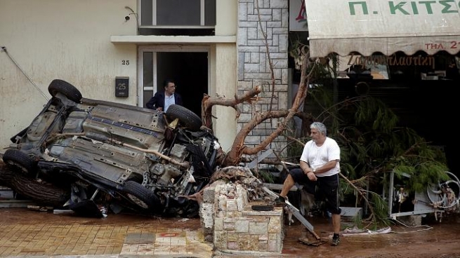 Число жертв стихии в Греции достигло 15 человек
