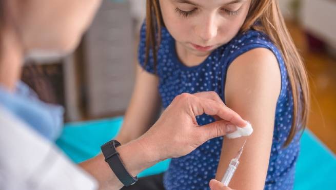 EMA: зеленый свет для вакцинации подростков 12-15 лет препаратом Pfizer