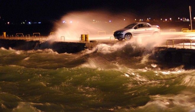 Циклон «Эвридика» практически затопил греческий остров Сими