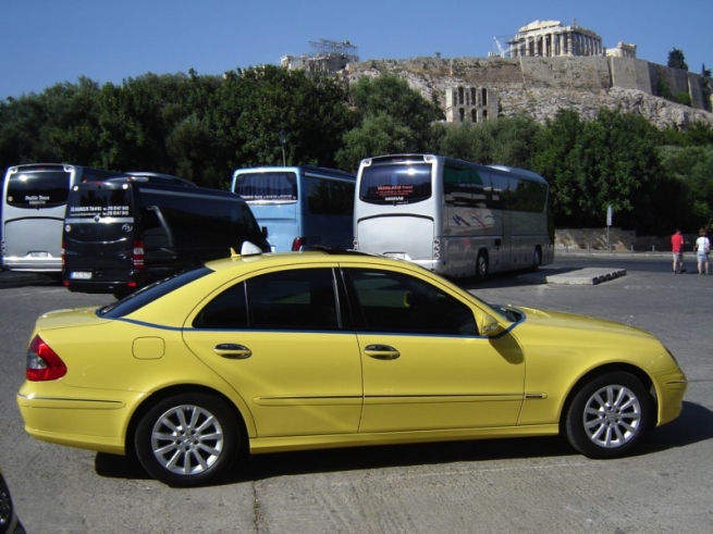 В Аттике за нарушения арестованы 10 таксистов