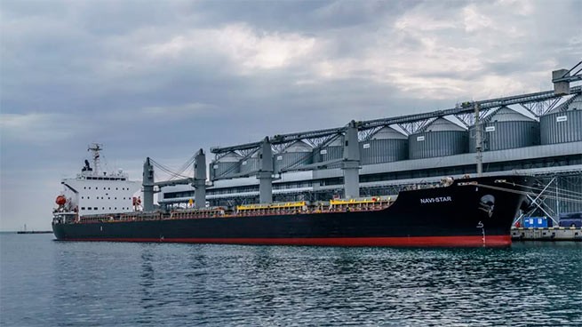 Barco griego bajo protección de la OTAN fue a Ucrania a cargar trigo, en violación del embargo ruso