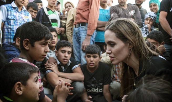 Анджелина Джоли: дети подвергаются риску