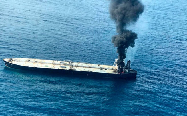 У берегов Саудовской Аравии подорвали греческий танкер